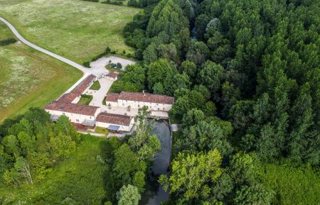 G&icirc;te de groupe n&deg;16G402 Val-de-Cognac - Charente - Vue A&eacute;rienne