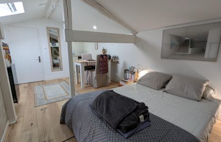G&icirc;te n&deg;16G6056 Soyaux - Charente - Studio avec coin cuisine et repas, espace nuit et salle d'eau avec wc.