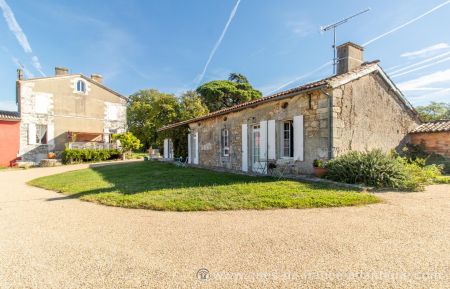 Chambre d'h&ocirc;tes n&deg;17G9330 Montlieu-la-Garde - Charente-Maritime - photo