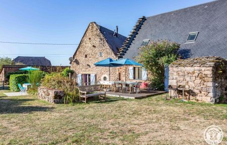 G&icirc;te n&deg;19G1034 Corr&egrave;ze - Corr&egrave;ze - G&icirc;te La grange Libellule  la terrasse de la grange vue du jardin