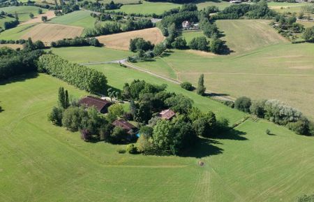 G&icirc;te n&deg;1221 Villeneuve-sur-Lot - Lot-et-Garonne - Vue a&eacute;rienne de la Propri&eacute;t&eacute;