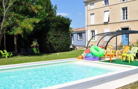 G&icirc;te n&deg;216 La Cr&egrave;che - Deux-S&egrave;vres - Piscine et maison