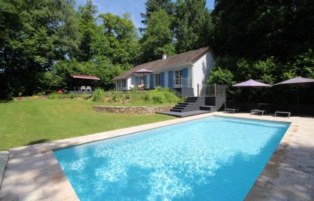 G&icirc;te n&deg;87G3480 Thouron - Haute-Vienne - Gite Le Clos des Ch&ecirc;nes &agrave; La Combe sur la commune de Thouron en Haute-Vienne (Nouvelle-Aquitaine) - la piscine